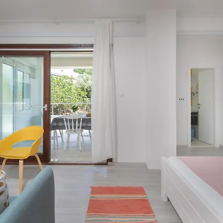 Miandmi Apartment