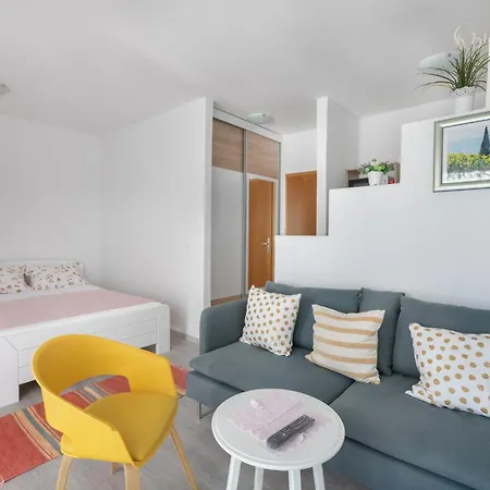 Apartment Miandmi