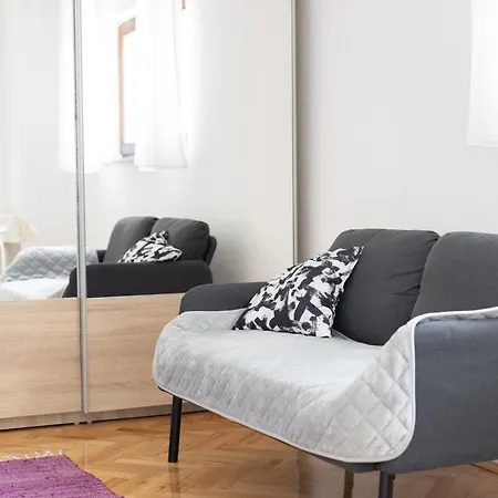 Miandmi Apartment *